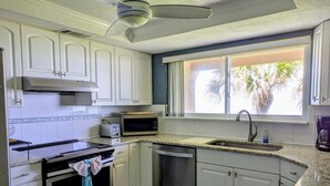 Coffee/tea maker, fridge, microwave, oven - SUBTROPICAL PARADISE DIRECT OCEANFRONT 2/2 CONDO: STUNNING VIEWS,  HEATED POOL (Cocoa Beach)