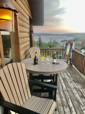 Outdoor dining - Amazing Views of Shadow Mnt/lake,firepit,3br/2ba Cozy Cabin in Grand Lk,sleeps6 (Grand Lake)