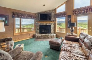 Smart TV, fireplace, video library, stereo
