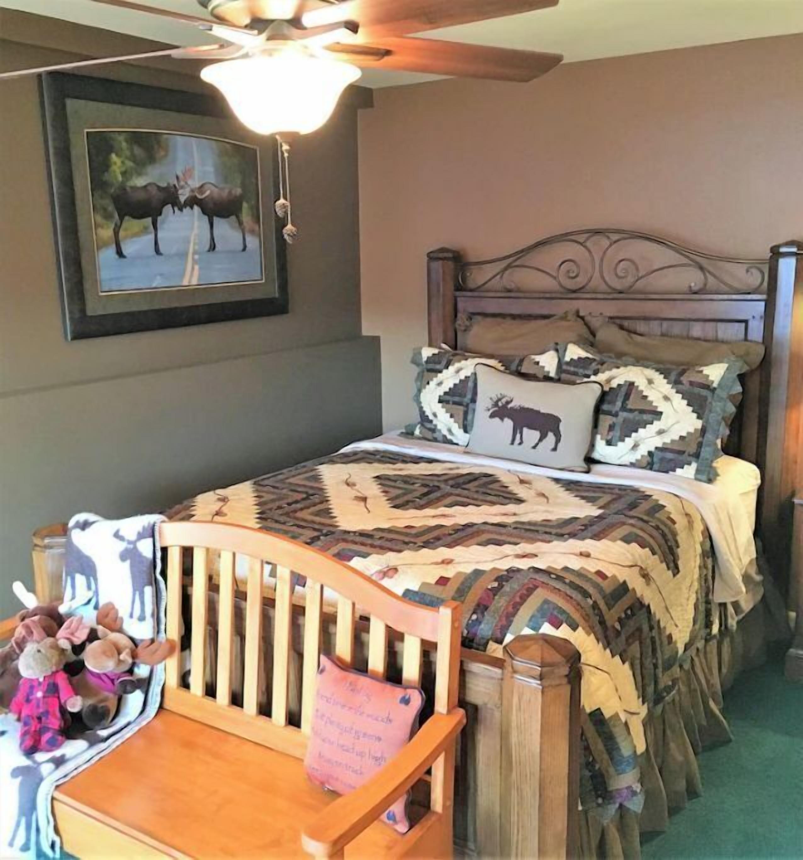 3 habitaciones, tabla de planchar con plancha y cuna de viaje 