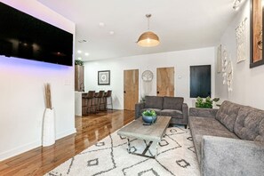 Smart TV, stereo, offices