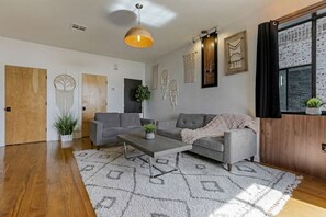 智能电视、立体声音响、办公室