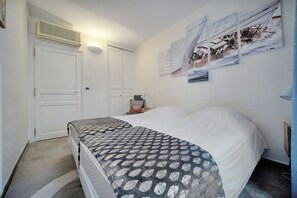 3 slaapkamers, een strijkplank/strijkijzer, gratis wifi, beddengoed