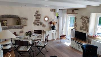 TV connectée, livres, chaßne hi-fi