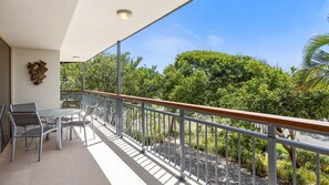 Outdoor dining - Kingsview - 1/54 Kingfisher Drive (PEREGIAN BEACH)
