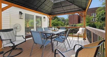 Elegant Colonial, Heart of Downtown