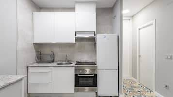 Frigorifero, microonde, forno, piano cottura