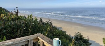 Ocean Front with Spectacular Views! 2 Bedroom, 2 Bath! Seal Rock!