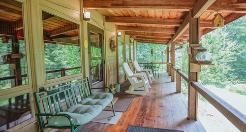 Go fishing! Pet friendly! 4 miles to Nashville!