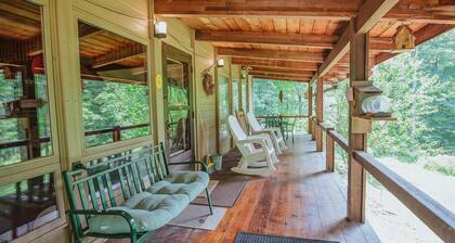 Go fishing! Pet friendly! 4 miles to Nashville!