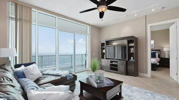 智能電視、DVD 播放機、足球機、書籍