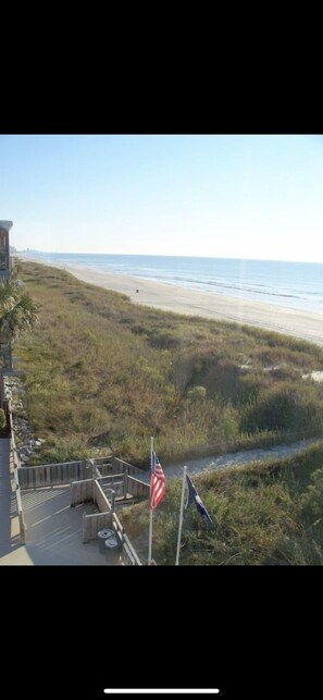 Property grounds - Direct Oceanfront Corner Unit Villa, 2BR 2Bath, large pool, million dollar view! (North Myrtle Beach)
