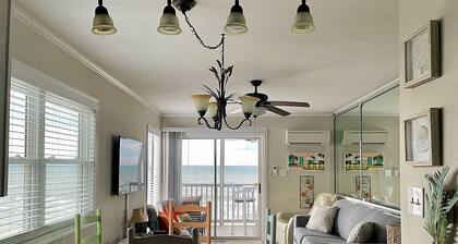 Direct Oceanfront Corner Unit, 2 Bedroom, 2 Bath, close to Barefoot Landing!
