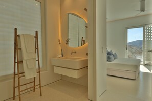 6 Schlafzimmer, Zimmersafe, Bügeleisen/Bügelbrett, Reisekinderbett