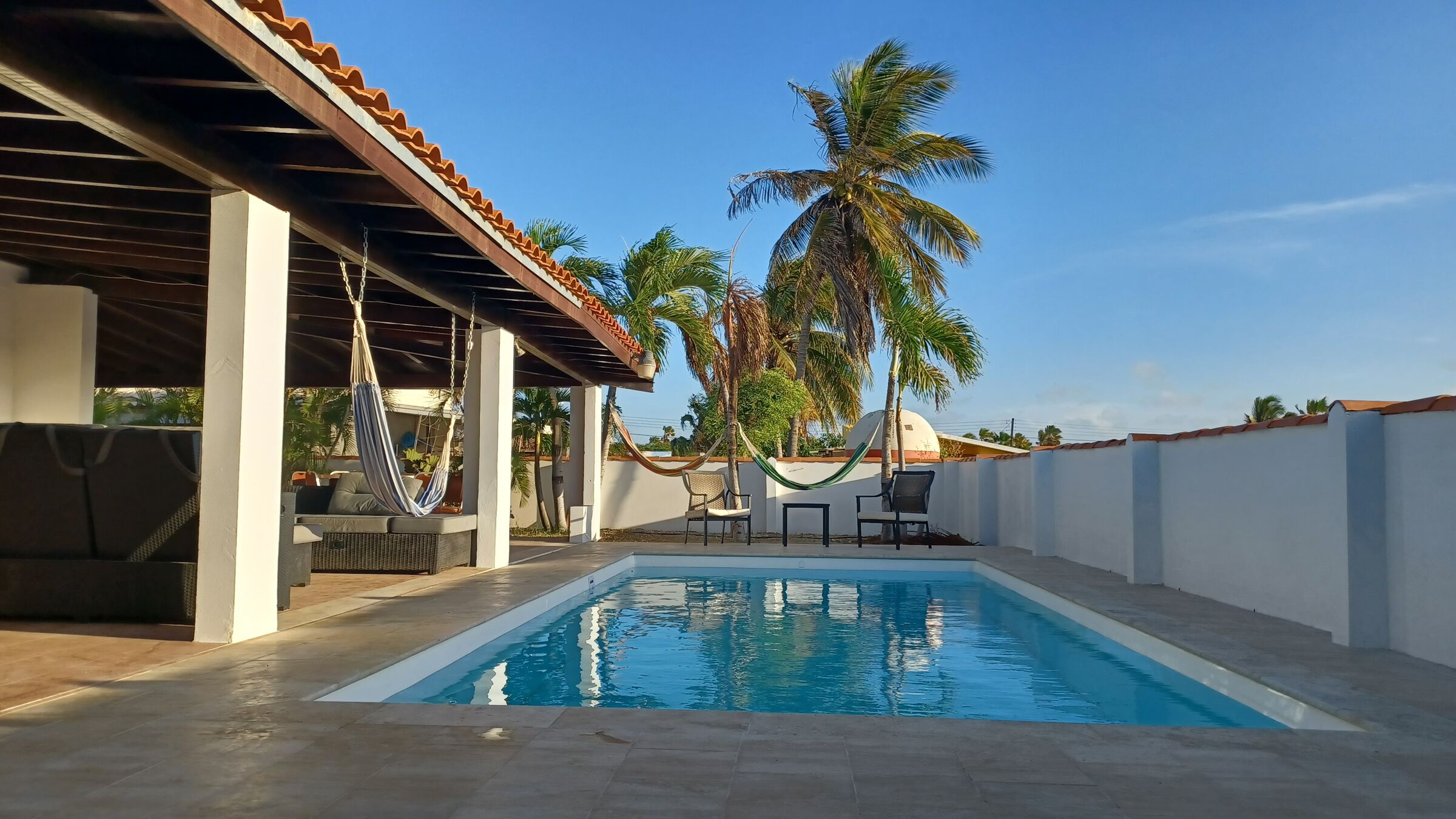 Innendørsbasseng og utendørsbasseng