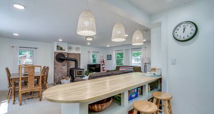 Creekside vintage retreat with HOT TUB!