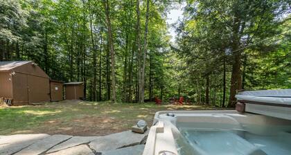 Creekside vintage retreat with HOT TUB!