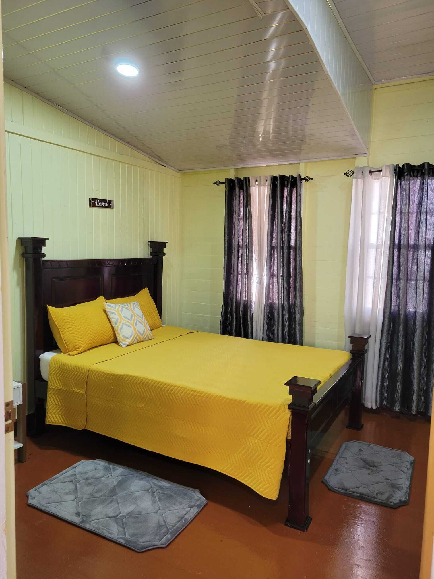 3 chambres, fer et planche à repasser, Wi-Fi, draps fournis