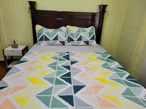 3 bedrooms, iron/ironing board, WiFi, bed sheets