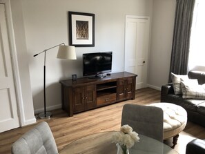 Smart TV, books, stereo