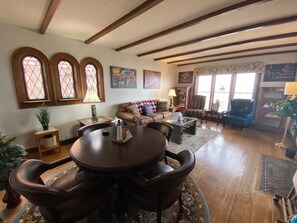 Interior - New! The Gatsby! Pro Cleaned, Self Check In Sleeps 12 (Racine)