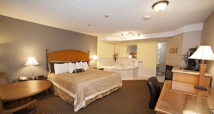 OYO First Canada Hotel Cornwall Hwy 401 ON