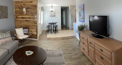 Comfy, contemporary, quiet retreat with views of the Petroglyphs