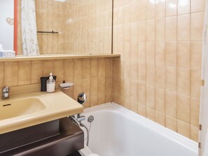 Bathtub, hair dryer, towels
