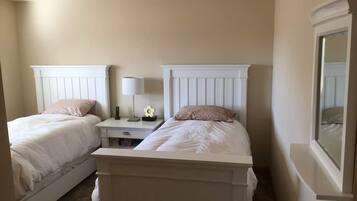 2 habitaciones, escritorio, wifi gratis y ropa de cama