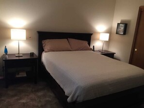 2 عدّة غرف نوم ومكتب وواي فاي مجانًا وملاءات أسرّة