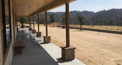 Pinnacles Ranch - Closest to the Park (2 miles to East Entrance)