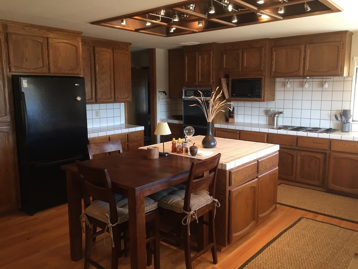 Refrigerador, microondas, horno y parrilla de estufa 