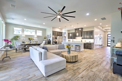 Upscale Austin Area Escape: Families Welcome!