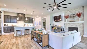 Réfrigérateur, micro-ondes, plaque de cuisson, lave-vaisselle