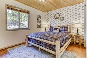 2 soverom, strykejern/-brett, reiseseng for barn og wi-fi (inkludert)