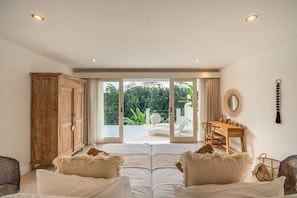 4 bedrooms, in-room safe, free WiFi, bed sheets - Sacred Jungle Views Ubud • 4BR • 2 Infinity Pools (Ubud)