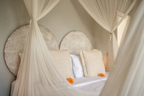 4 bedrooms, in-room safe, free WiFi, bed sheets - Sacred Jungle • Luxury 4BR Ubud • 2 Infinity Pools (Ubud)
