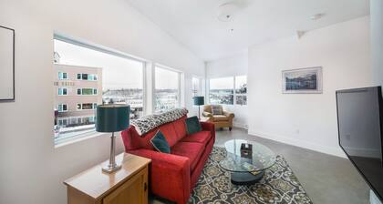 Stylish Downtown Loft 201-Alaska Railroad Suite