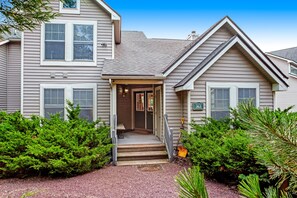 Exterior - Modern townhouse with high-speed WiFi  & washer/dryer (Tannersville)