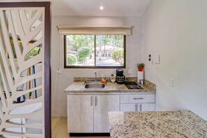 ميكروويف، موقد طهي مسطح، ماكينة لصنع القهوة/الشاي