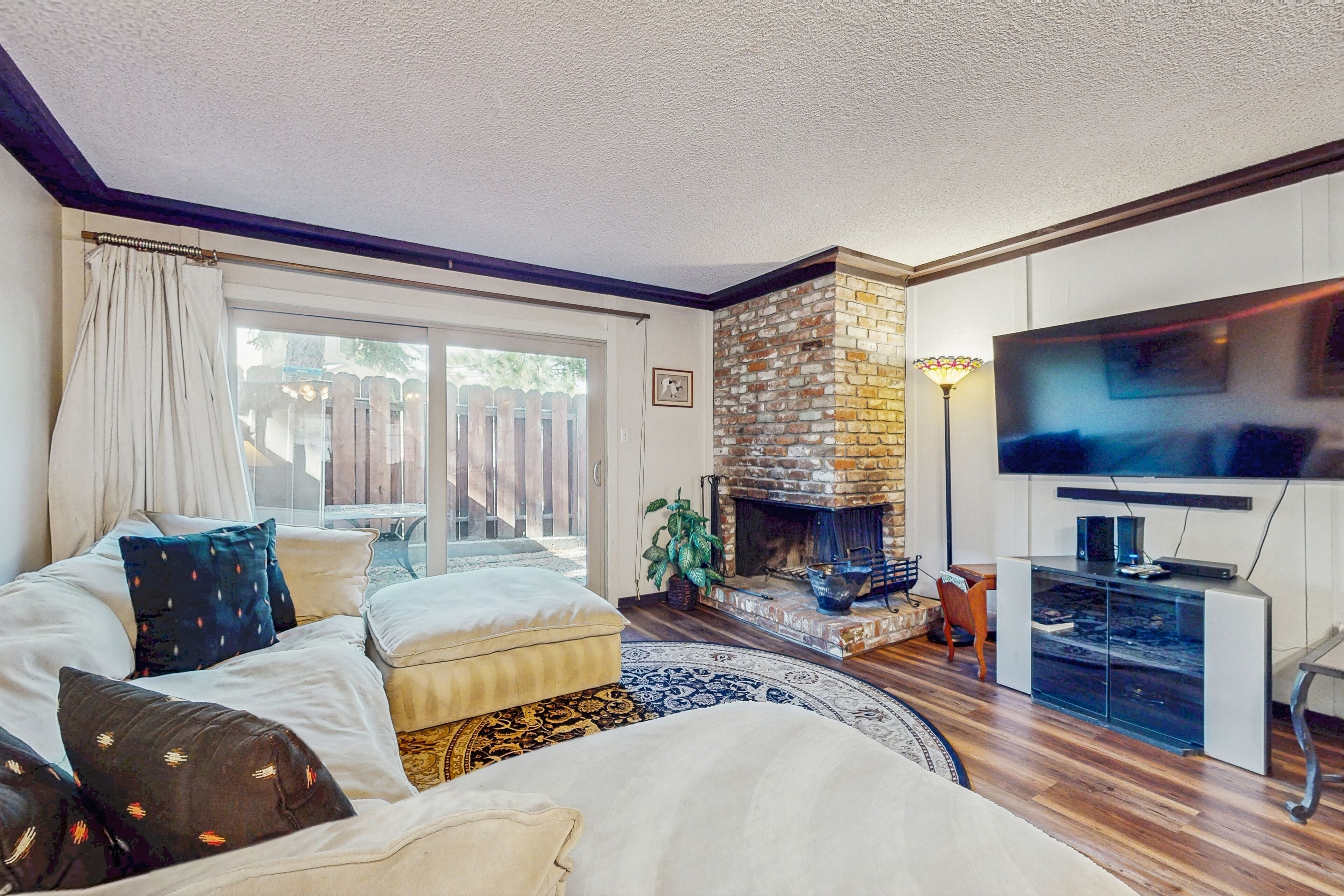 TV, fireplace, stereo