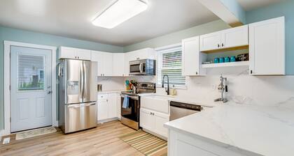 Wonderful House Near the Beach w/Free WiFi, Patio, Balconies, Central AC, & W/D