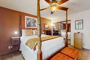 3 bedrooms, iron/ironing board, internet, bed sheets