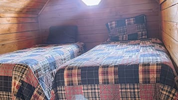 2 bedrooms, bed sheets