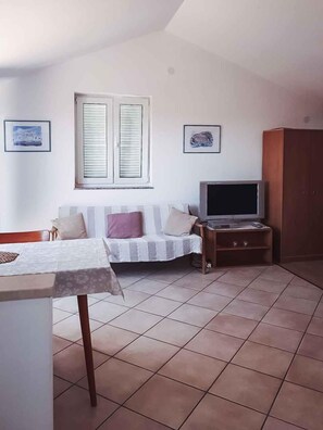 TV - Studio with satellite TV and coffee machine (Medulin)