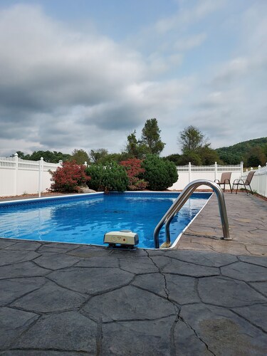 Name: Three Gables
Private Setting. Heated Pool. 4 Minutes to Dreams Park.