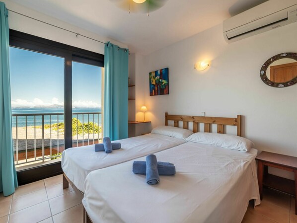 2 bedrooms, travel cot, free WiFi