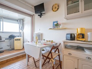 Interior - Lovely apartment for 2 people with WIFI and TV (Le Grau-du-roi)