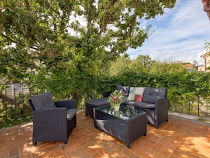 Property grounds - Beautiful private villa for 12 people with WIFI, private pool, A/C, TV, terrace and pets allowed (Novi Vinodolski)
