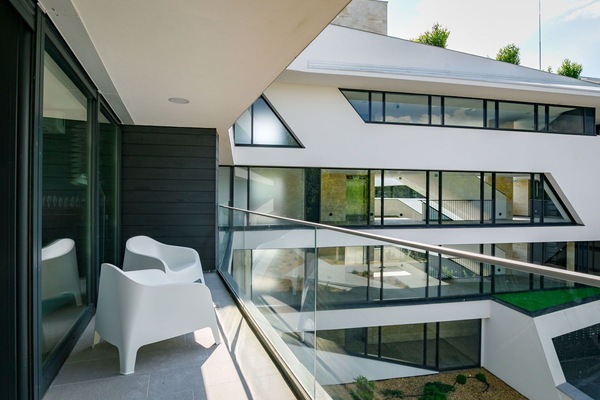 Bâtiment, Fenêtre, Condominium, Ombre, Confort, Nuage, Immobilier, Design Urbain, Sol, Façade